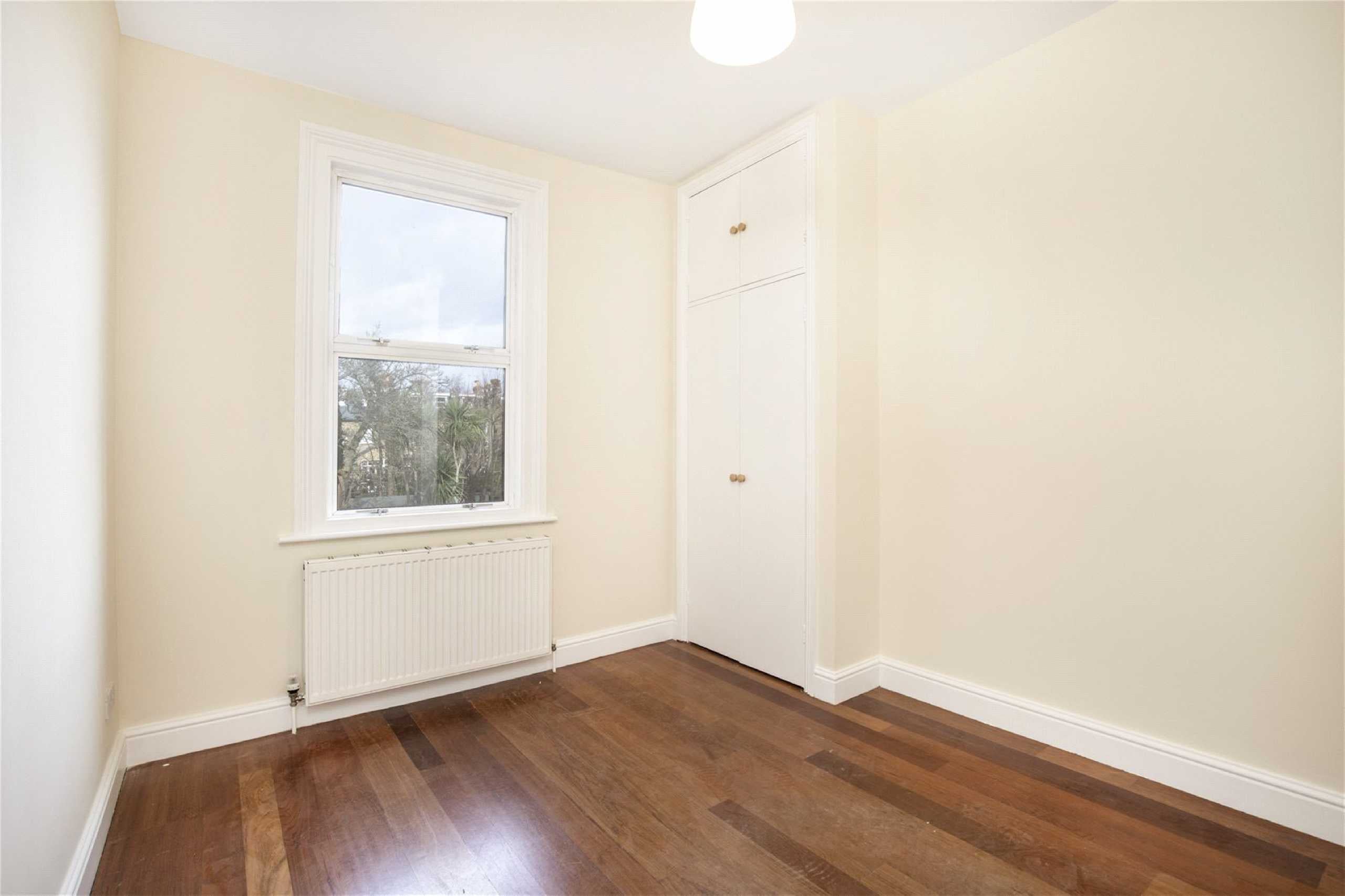 Flat Kings Road in Greater London