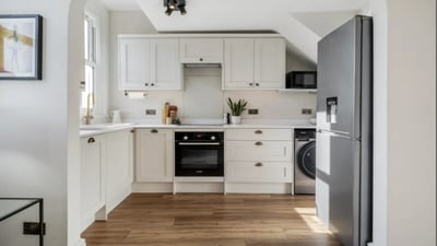 Flat Atherfold Road in Greater London