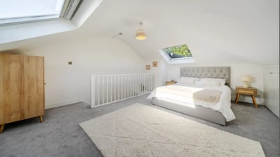 Flat Atherfold Road in Greater London