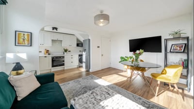 Flat Atherfold Road in Greater London