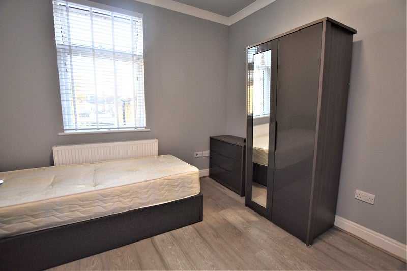 Room Thorold Road in Greater London