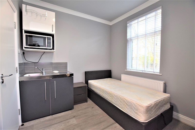 Room Thorold Road in Greater London