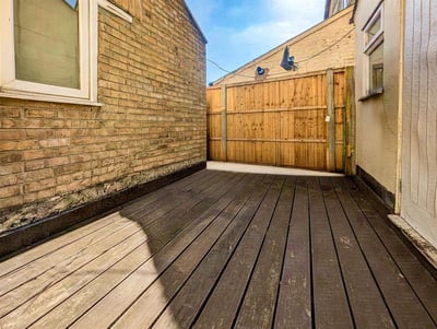 Flat Hartfield Road in Greater London