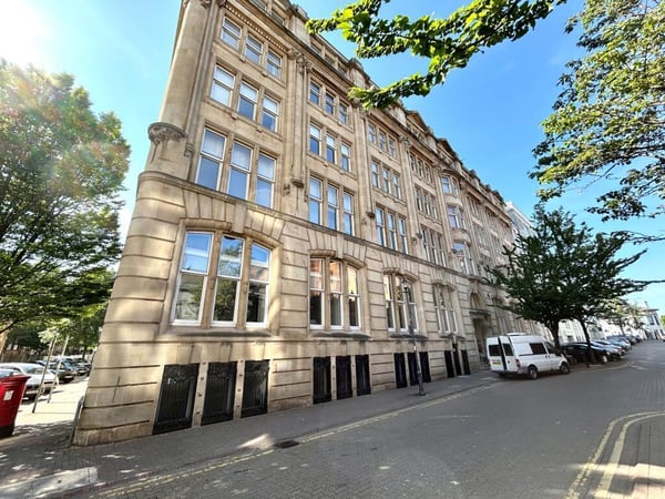 Flat West Close in Cardiff