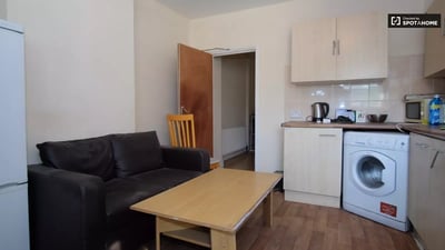 Flat Kilburn High Road in Greater London