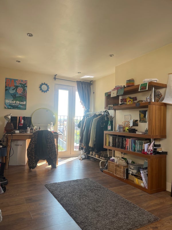 Room Apsley Road in Greater London