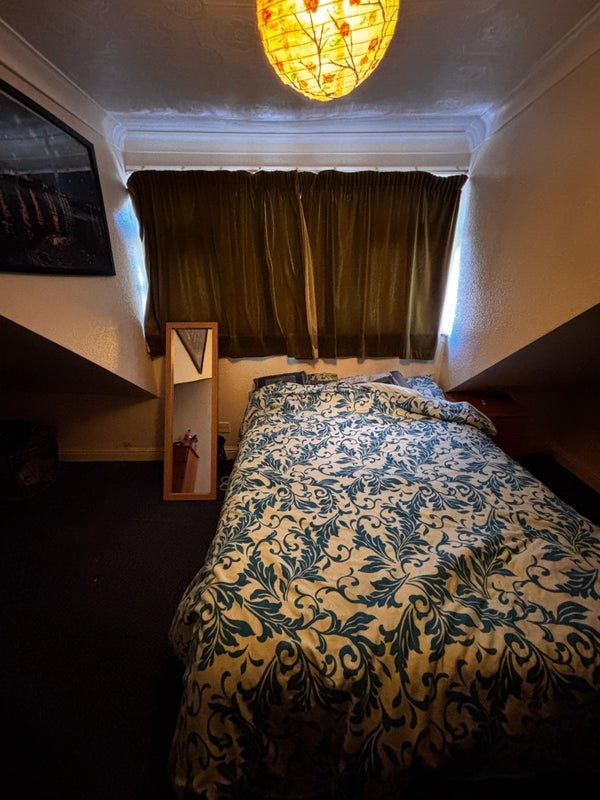 Room Cecil Avenue in Bradford
