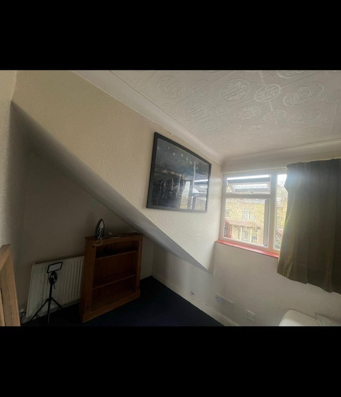Room Cecil Avenue in Bradford