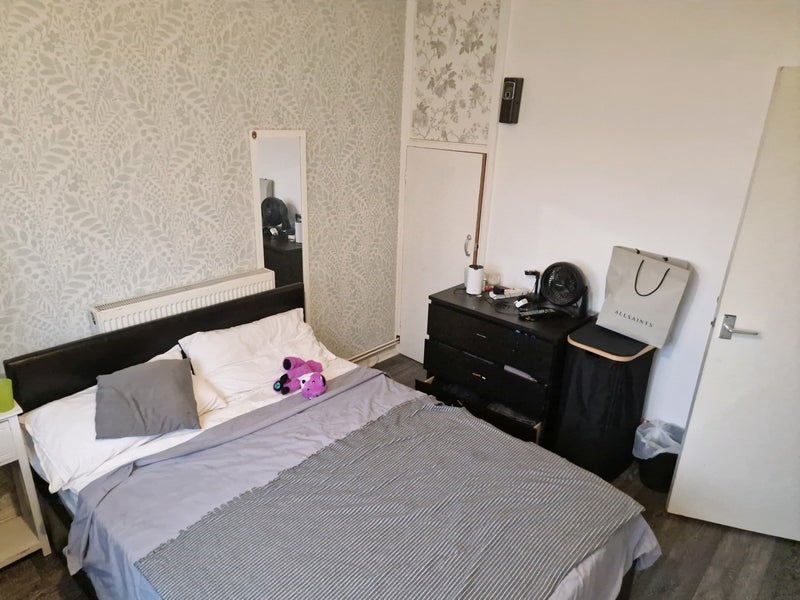 Room Devonshire Court in Greater London