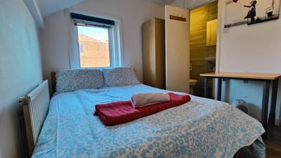 Room Hackney Road in Greater London