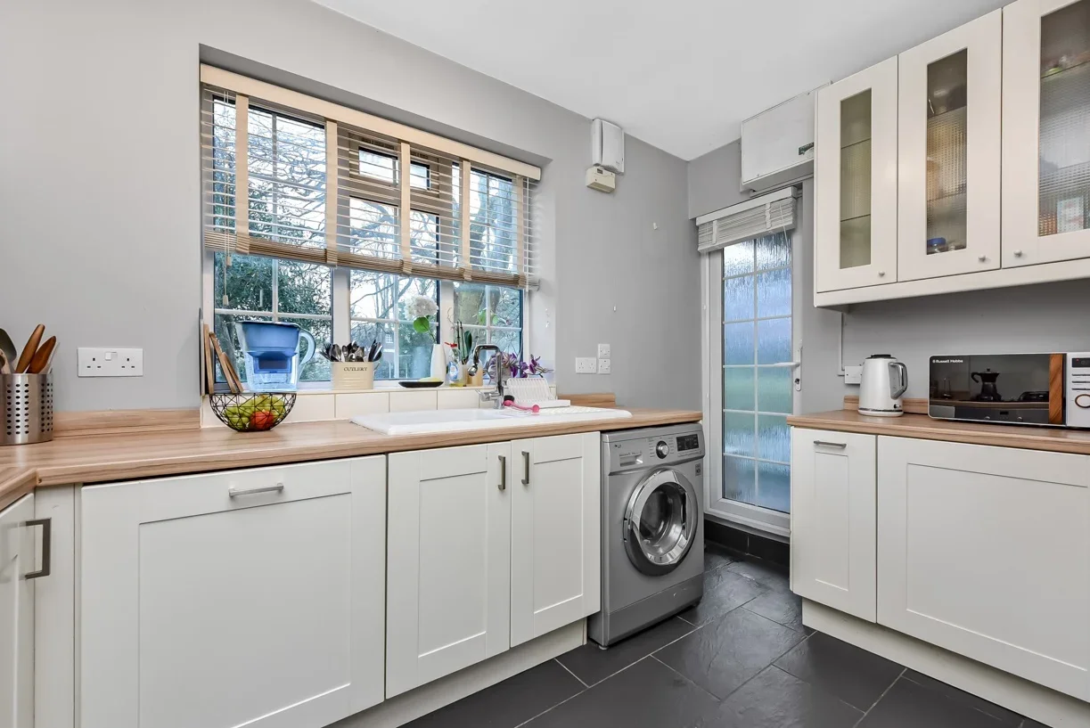 Room Beaconsfield Close in Greater London