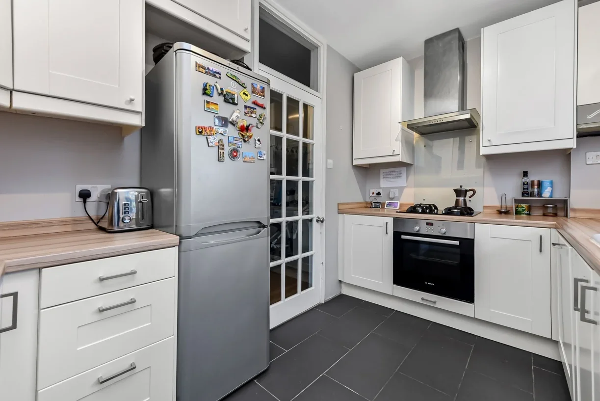 Room Beaconsfield Close in Greater London