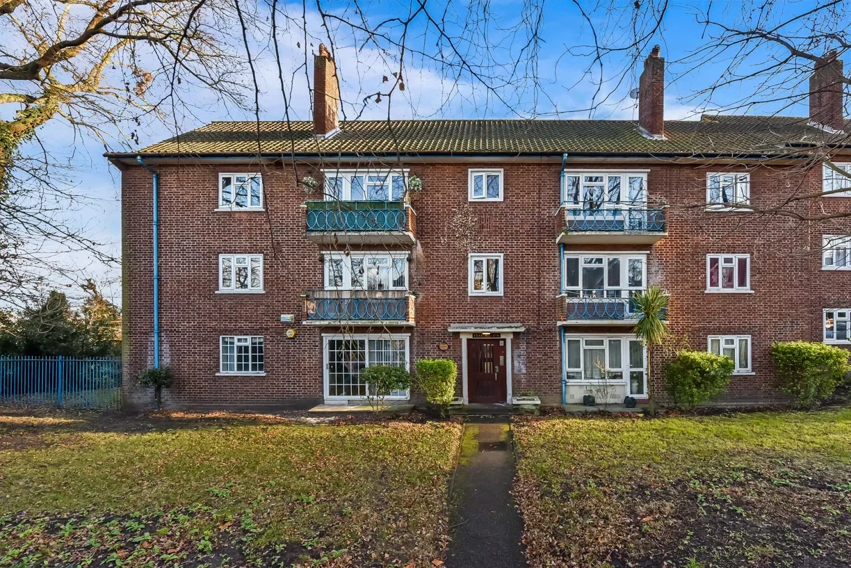 Room Beaconsfield Close in Greater London