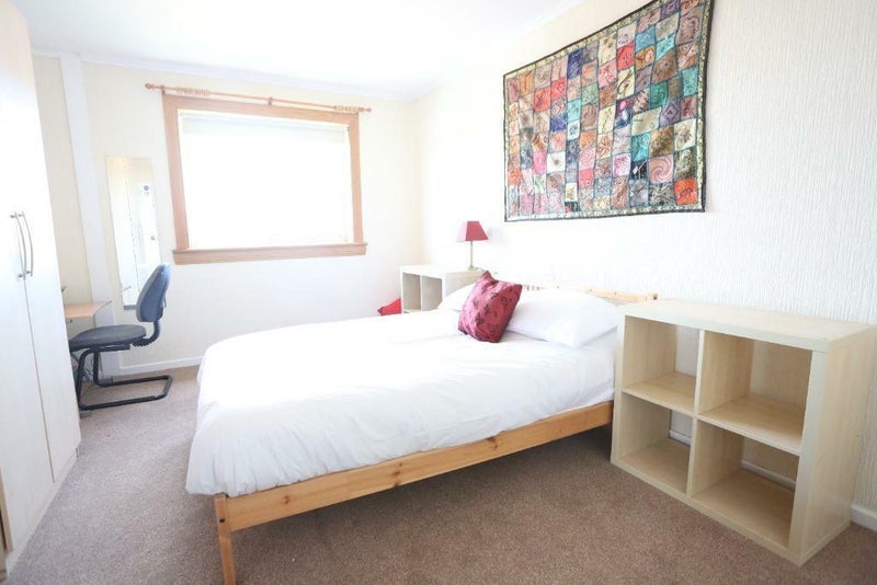 Room Fernieside Avenue in City of Edinburgh