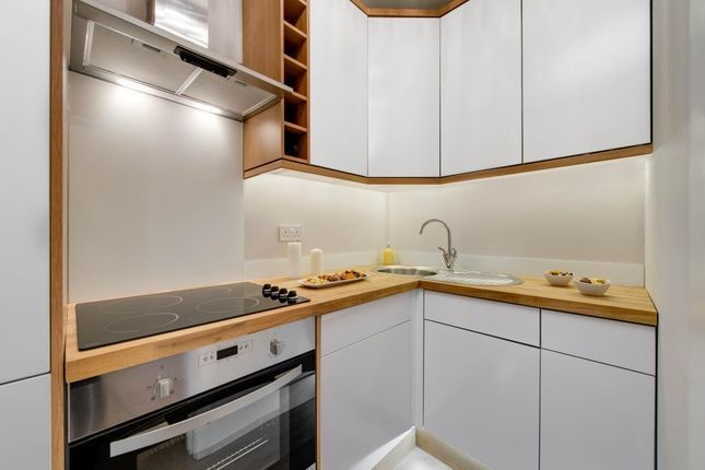 Flat Canfield Place in Greater London