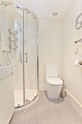 Flat Canfield Place in Greater London