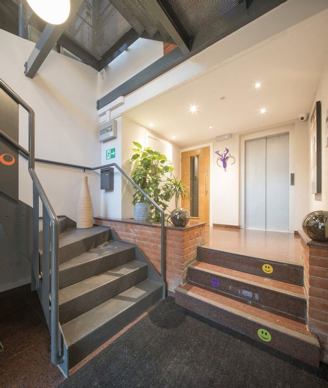 Flat Canfield Place in Greater London