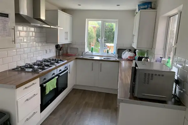 Room Finedon Road in Wellingborough