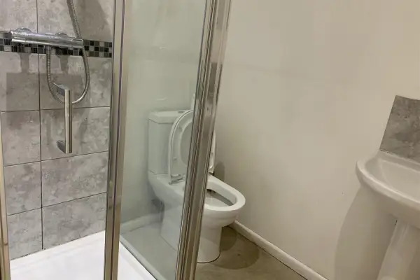 Room Finedon Road in Wellingborough