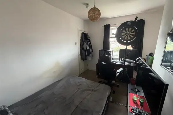 Room Finedon Road in Wellingborough