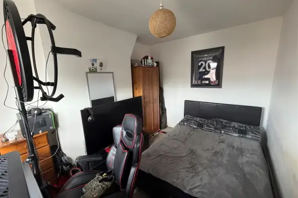 Room Finedon Road in Wellingborough