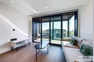 Flat Albert Embankment in Greater London