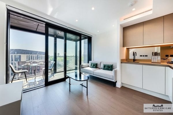 Flat Albert Embankment in Greater London