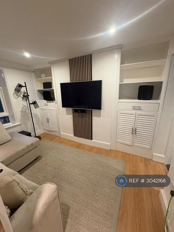 Room Allen Road in Greater London