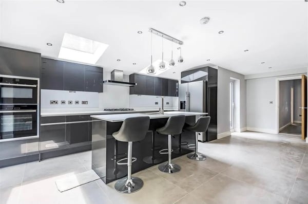 House Courthill Road in Greater London