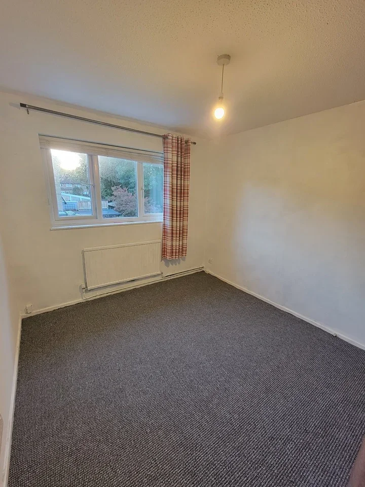 Flat Sunkist Way in Greater London