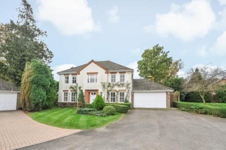 House Nevelle Close in Binfield