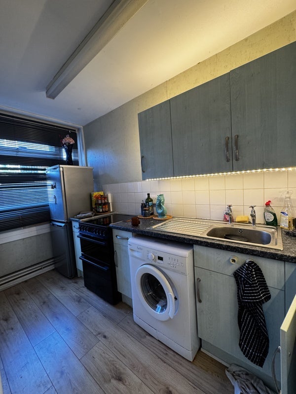 Flat Hampton Street in Greater London
