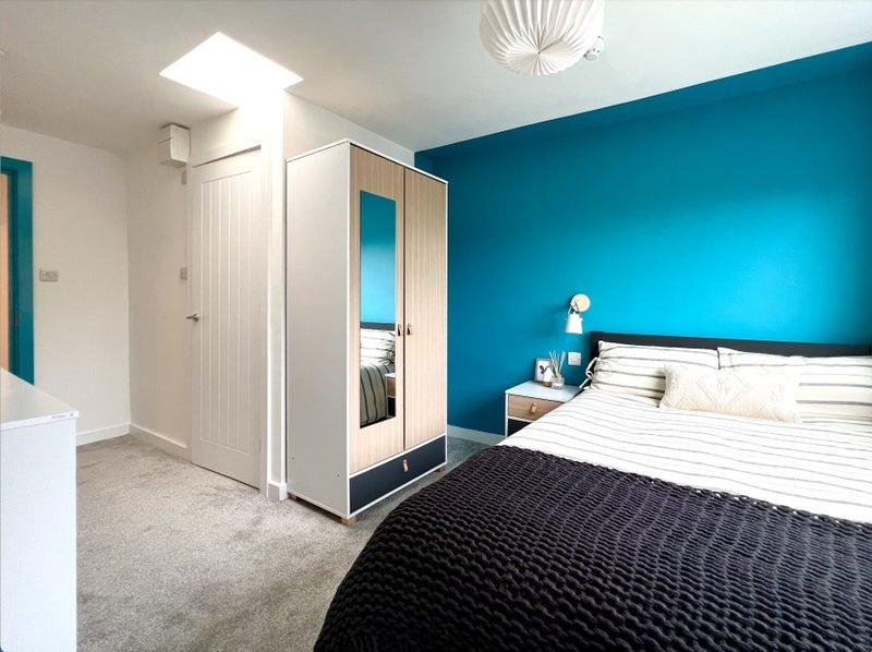 Room Cranbrook Road in Poole