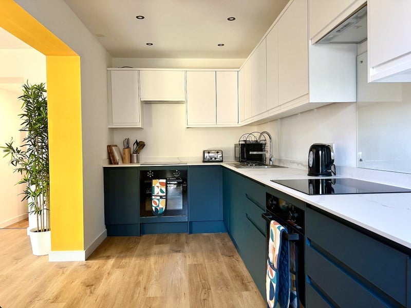 Room Cranbrook Road in Poole