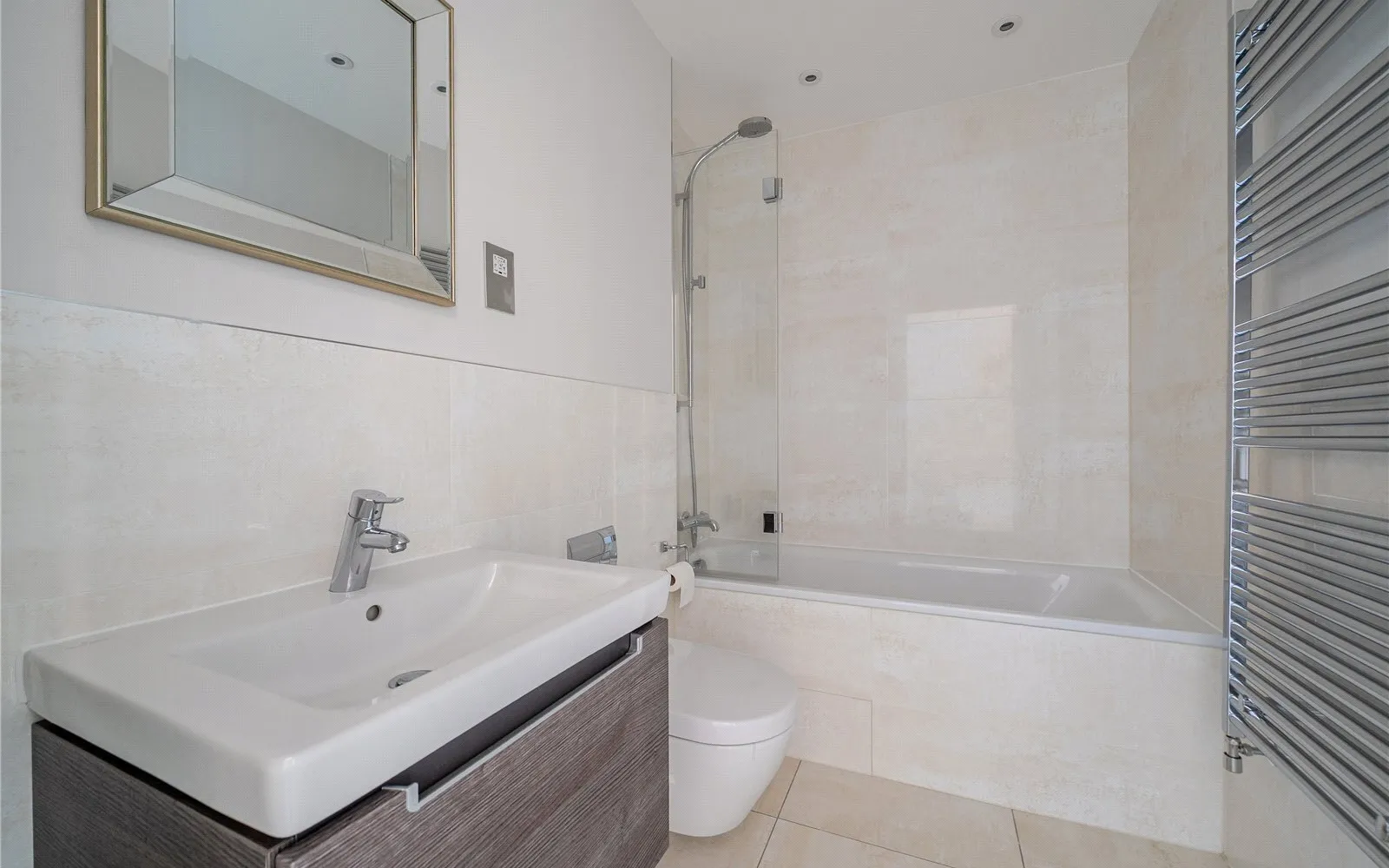 Flat Sunningdale Gardens in London