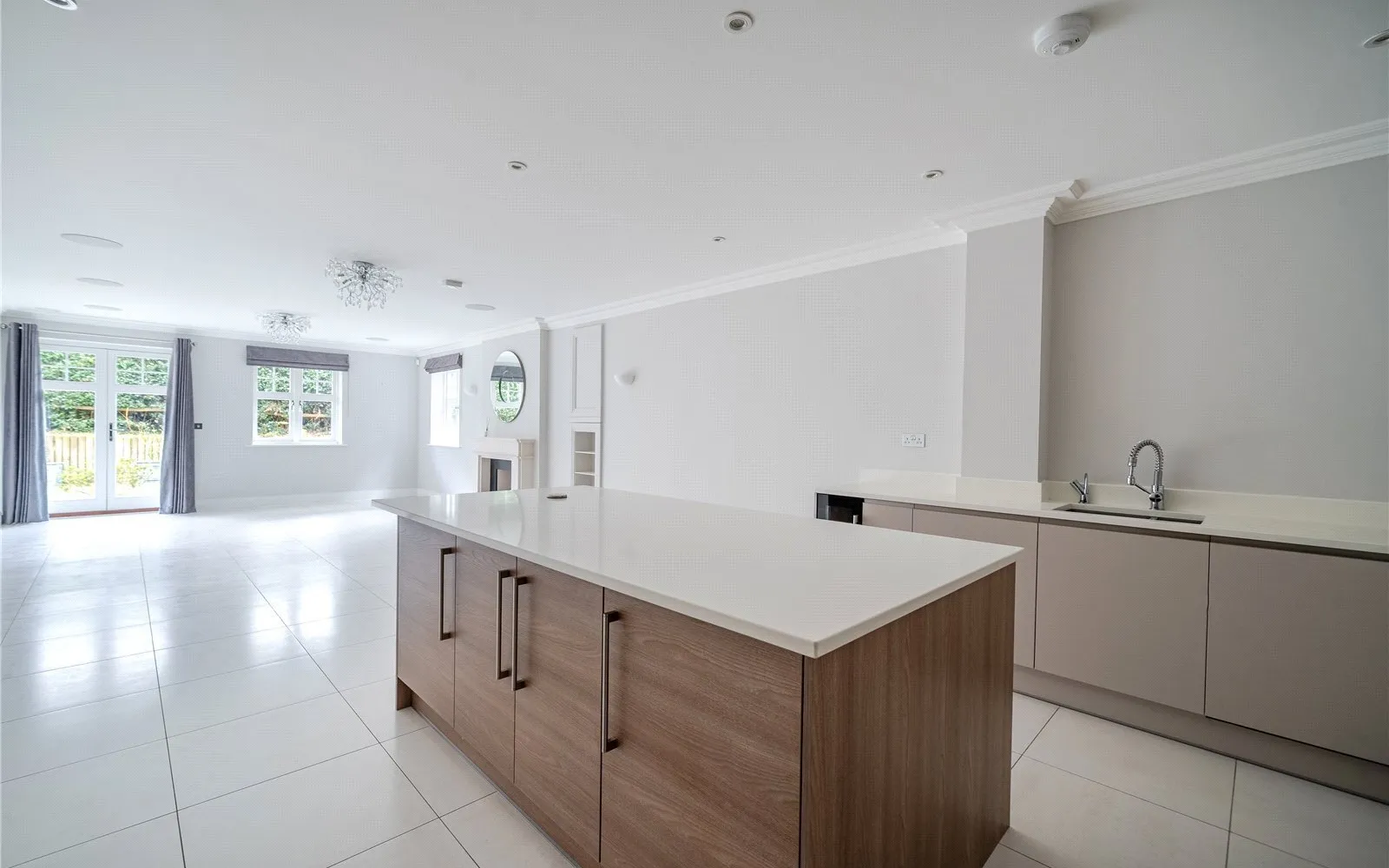 Flat Sunningdale Gardens in London