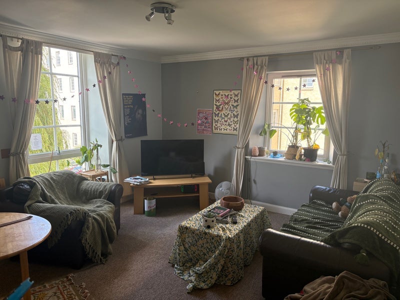 Room West Approach Road in City of Edinburgh