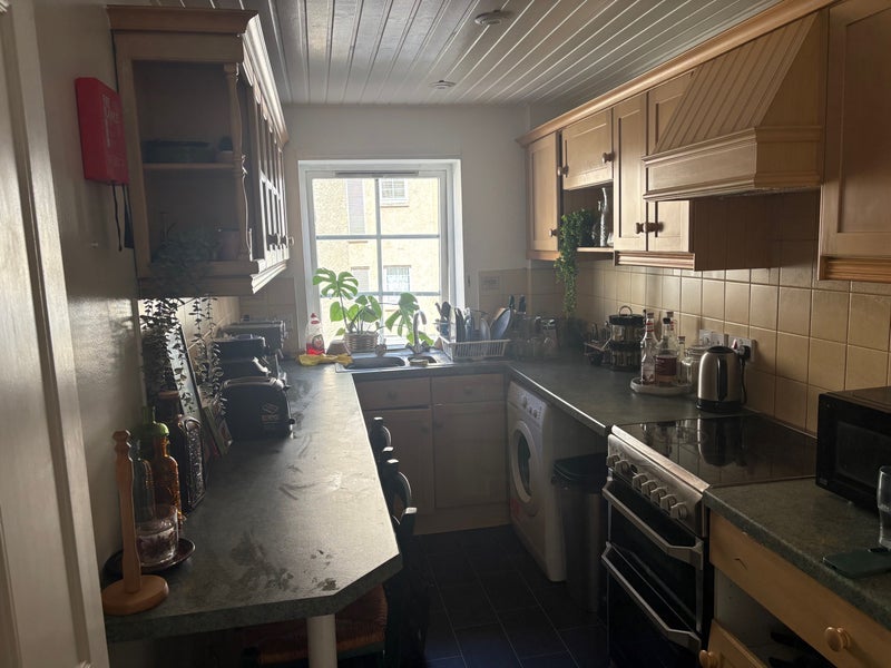 Room West Approach Road in City of Edinburgh