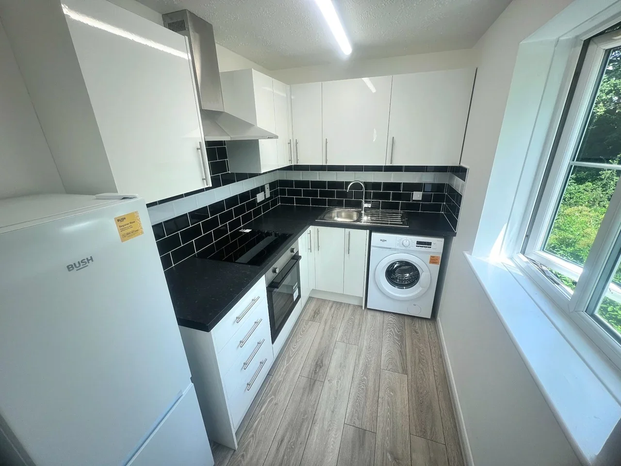 Flat Vicars Bridge Close in Greater London