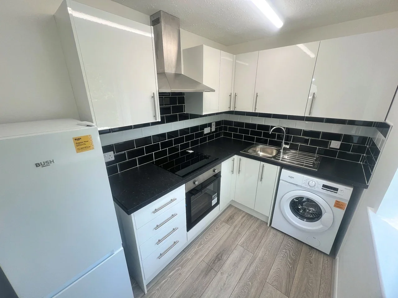 Flat Vicars Bridge Close in Greater London