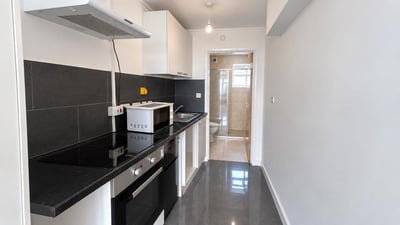Flat Cranford Drive in Greater London