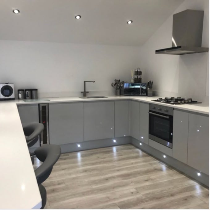 Flat Birkenhead Road in Great Meols