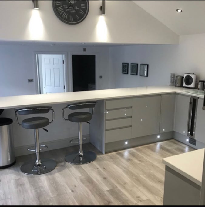 Flat Birkenhead Road in Great Meols