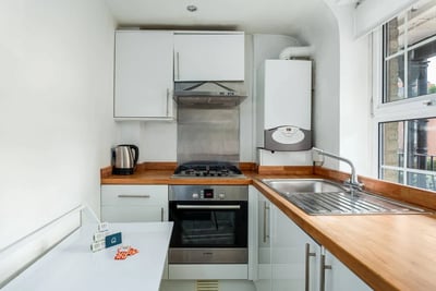 Flat Ebury Bridge Road in London