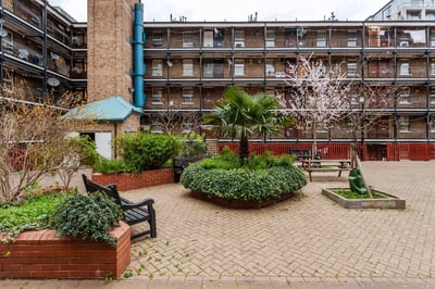 Flat Ebury Bridge Road in London