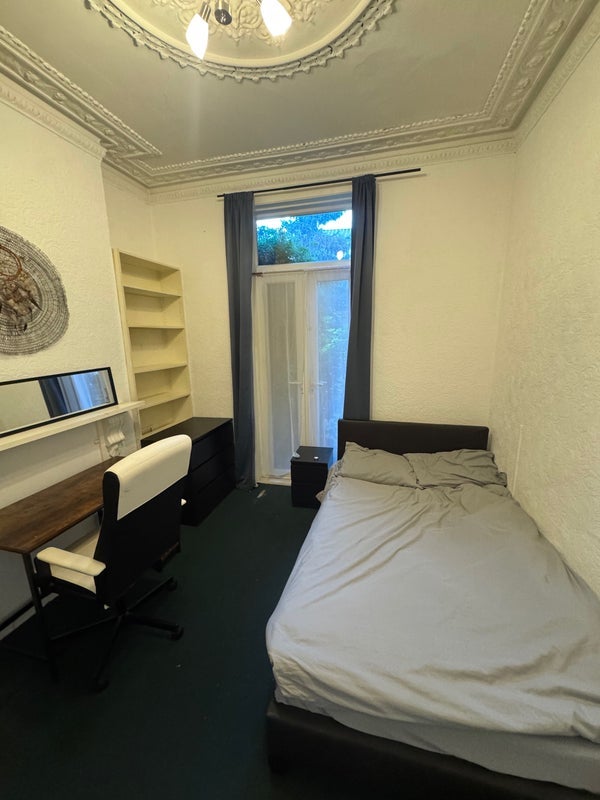 Room Fairmead Road in Greater London