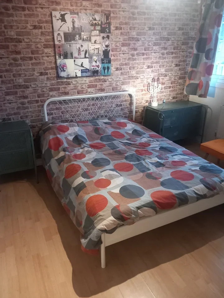 Room Auckland Close in London