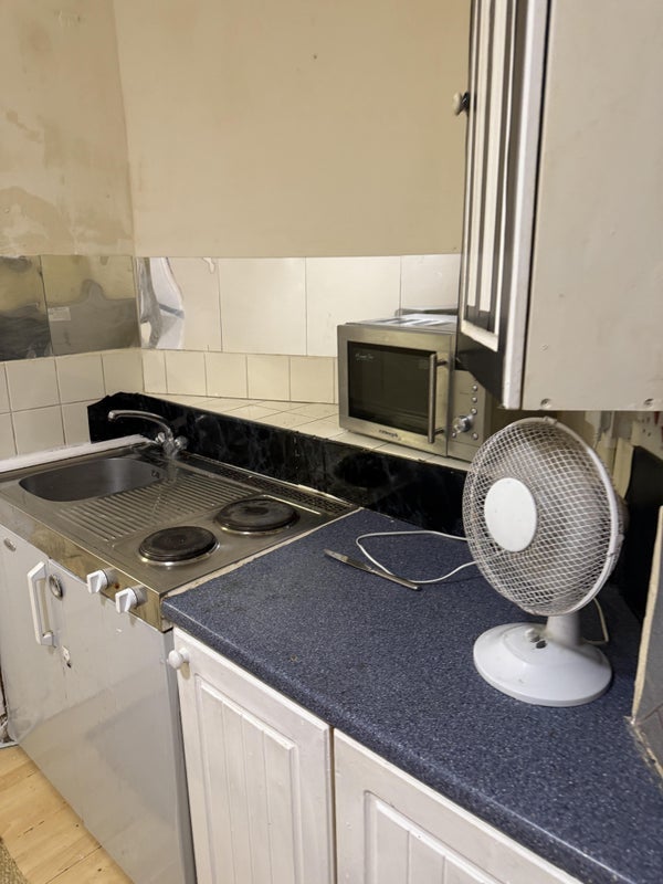 Flat Hazlitt Road in Greater London