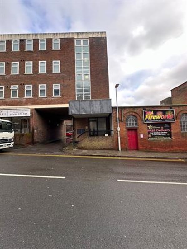 Flat Corporation Street in High Wycombe
