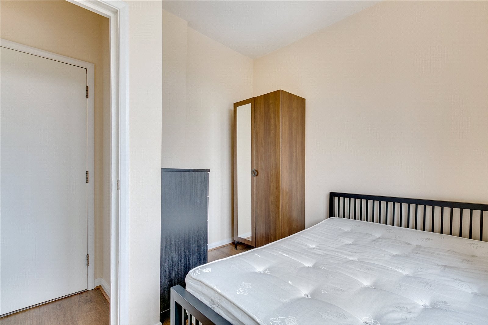 Flat Upper Tooting Road in Greater London